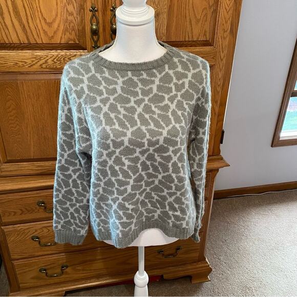 Wooden Ships Grey Giraffe Print Crew Neck LS Sweater Wool Blend Size S/M Cozy - Picture 12 of 13